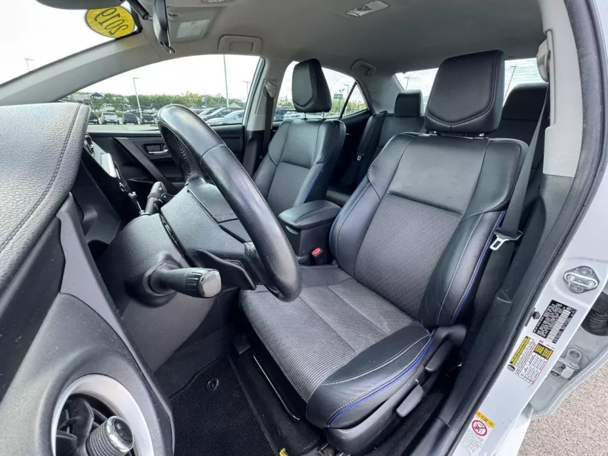 2019 Toyota Corolla L photo 1