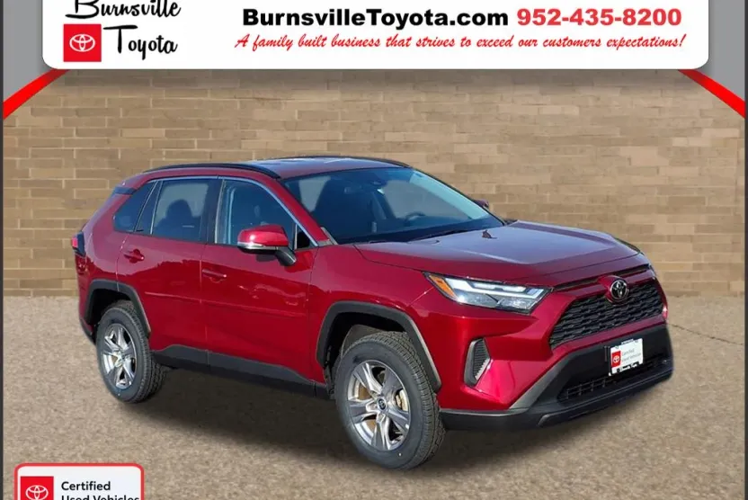 2022 Toyota RAV4 XLE photo 1