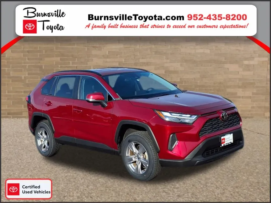 2022 Toyota RAV4 XLE photo 1