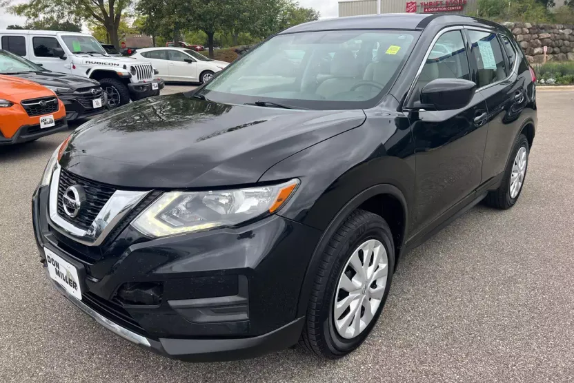 2017 Nissan Rogue S photo 1
