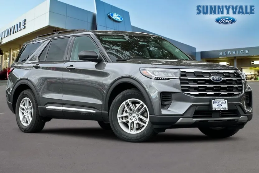 2025 Ford Explorer photo 1
