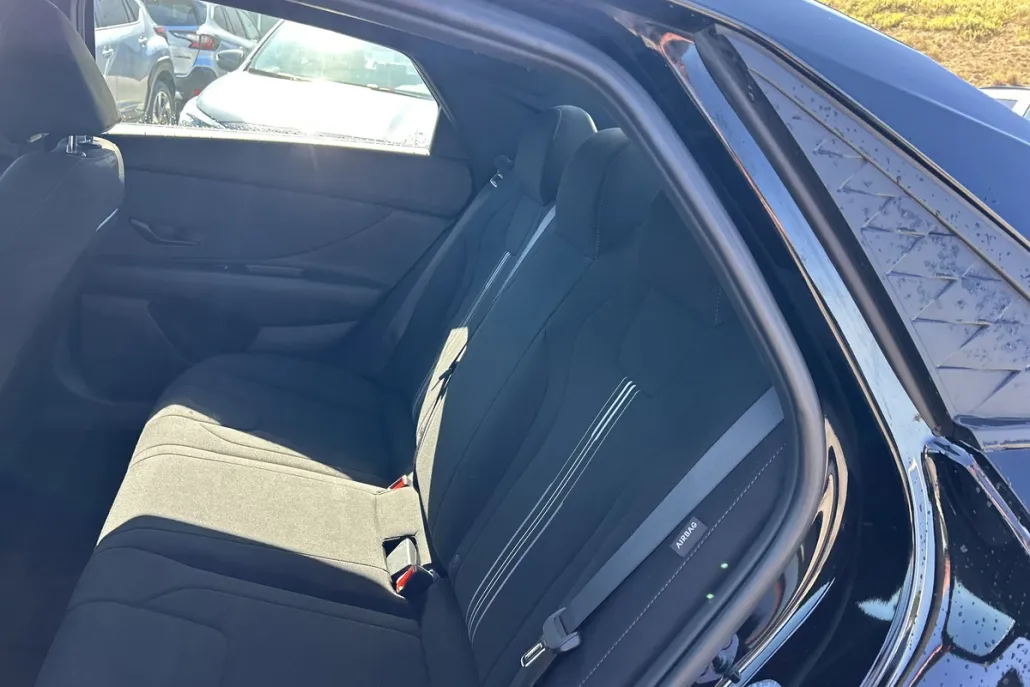 2025 Hyundai Elantra SEL Sport photo 1