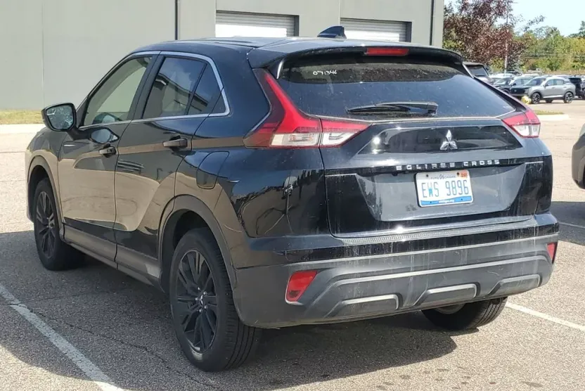 2024 Mitsubishi Eclipse Cross LE photo 1