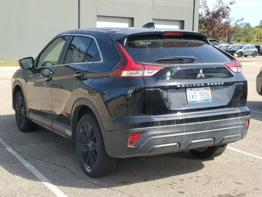 2024 Mitsubishi Eclipse Cross LE photo 1