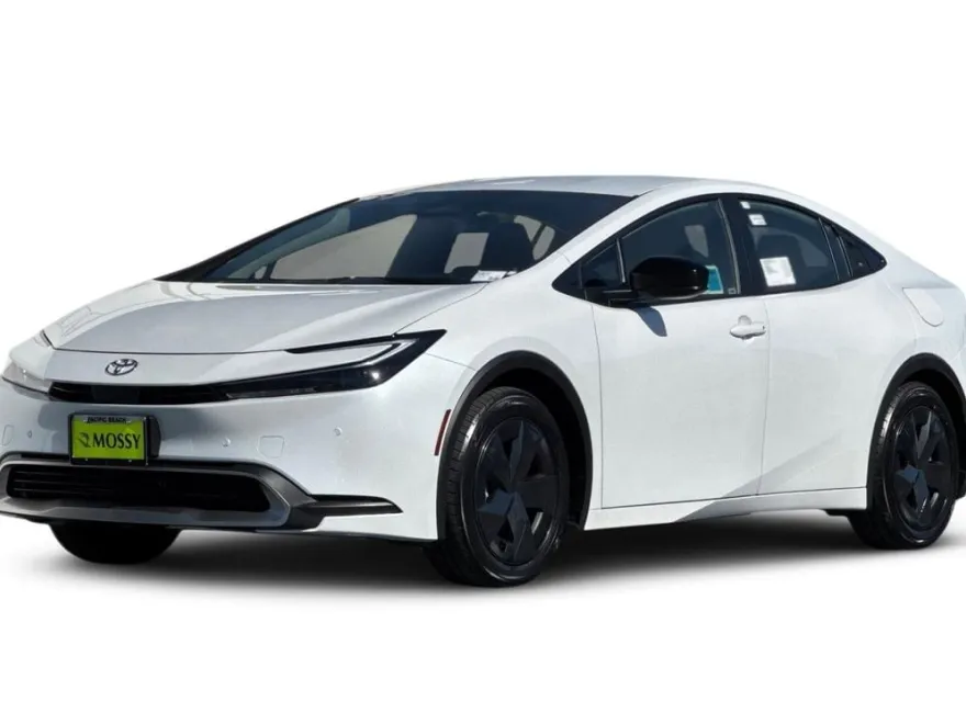 2026 Toyota Prius Plug-in SE photo 1