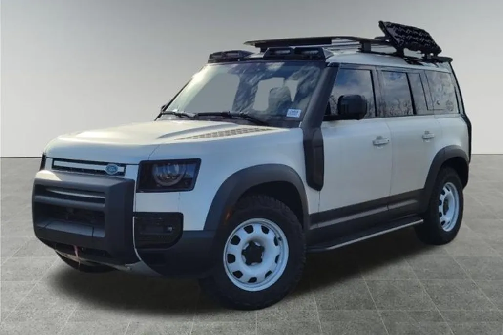 2024 Land Rover Defender 110 S photo 1