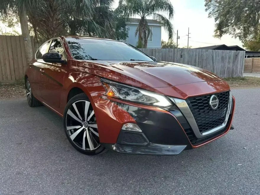 2022 Nissan Altima 2.5 SR photo 1