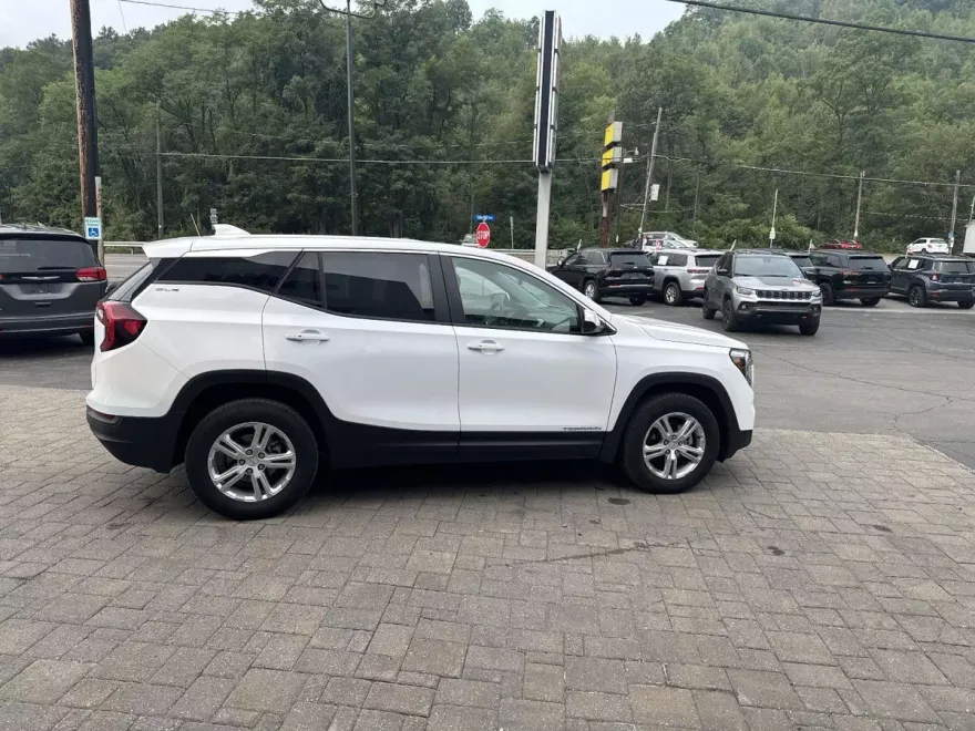 2024 Gmc Terrain SLE photo 1