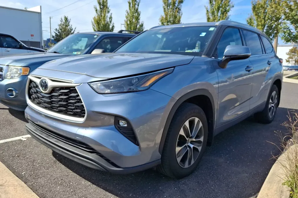2022 Toyota Highlander XLE photo 1