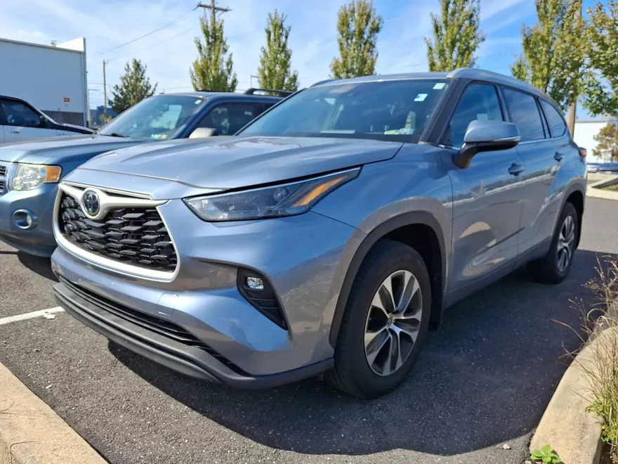 2022 Toyota Highlander XLE photo 1