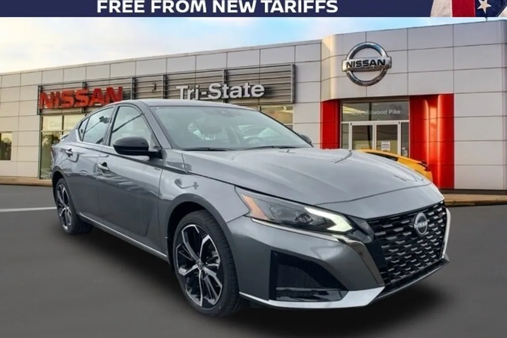 2025 Nissan Altima SR photo 1