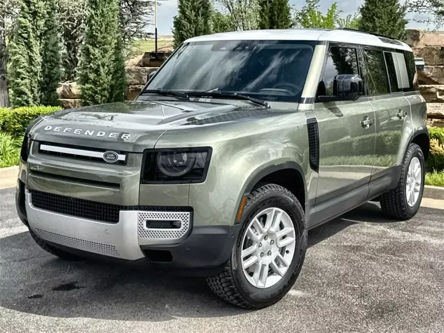 2025 Land Rover Defender 110 S photo 1