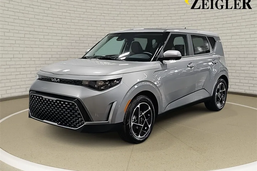 2025 Kia Soul EX photo 1