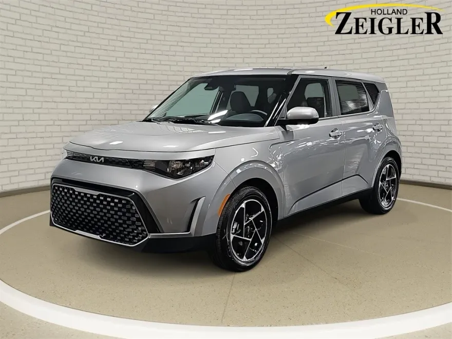 2025 Kia Soul EX photo 1