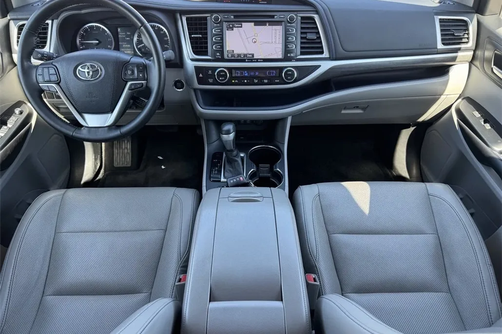 2017 Toyota Highlander Limited photo 1