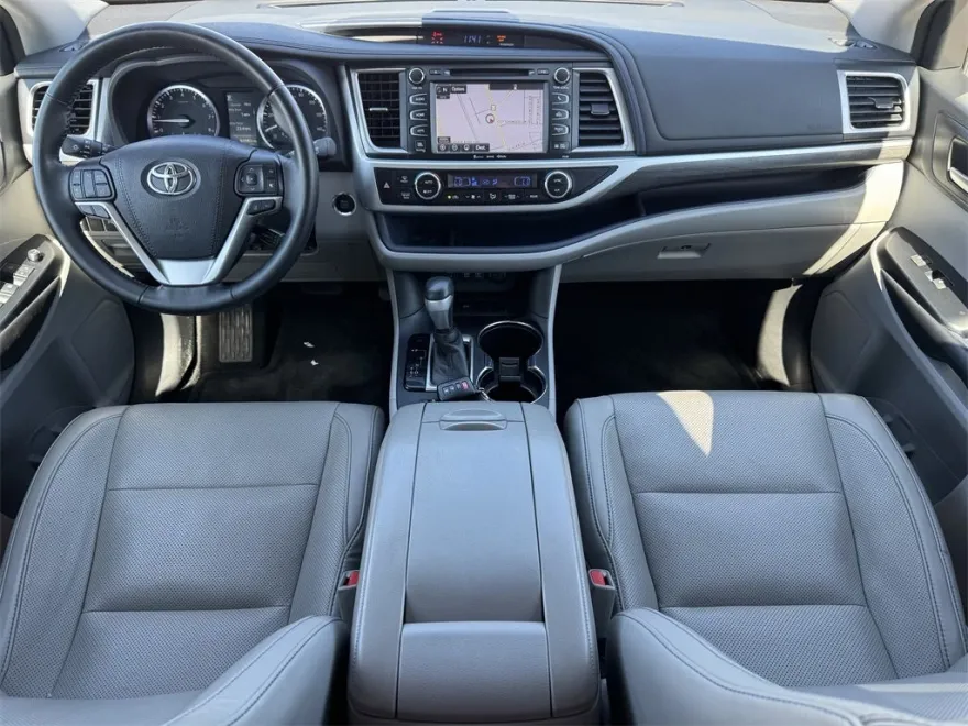 2017 Toyota Highlander Limited photo 1