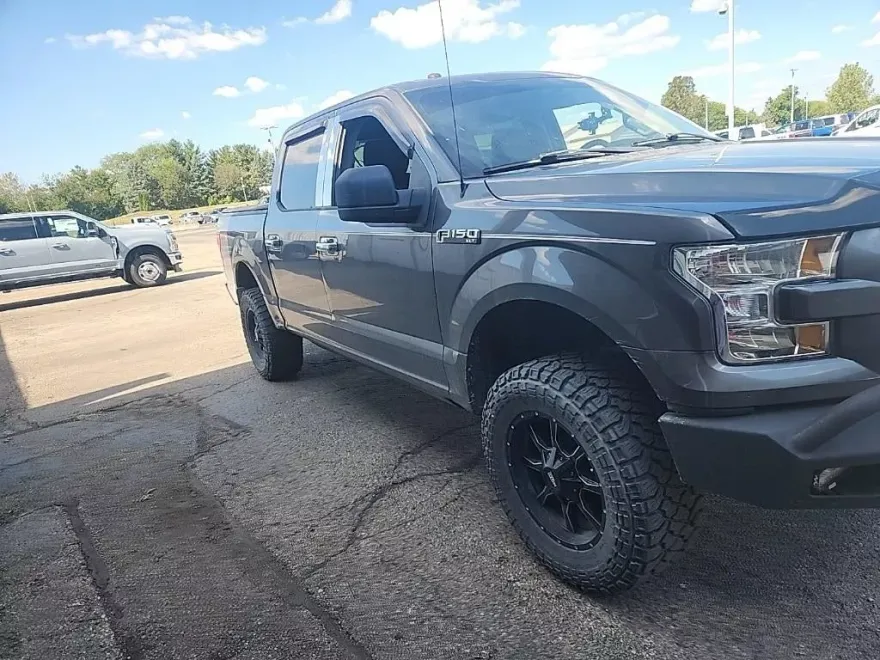 2017 Ford F-150 XLT photo 1