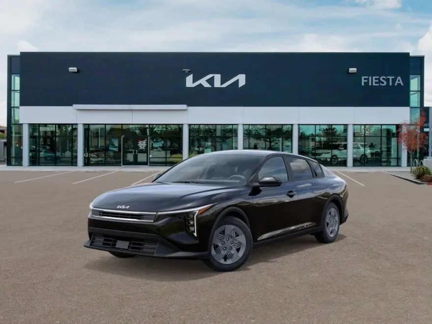2025 Kia K4 LX photo 1