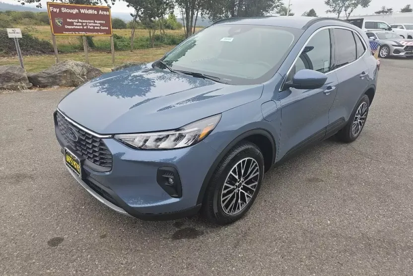 2025 Ford Escape Plug-In Hybrid photo 1