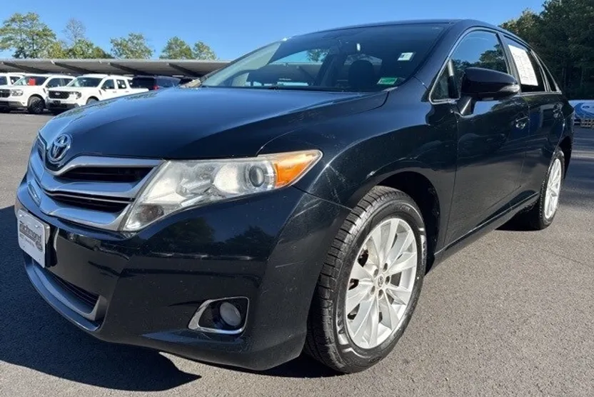 2014 Toyota Venza LE photo 1