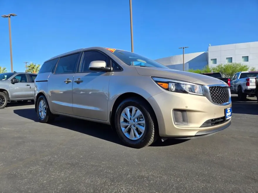 2016 Kia Sedona LX photo 1