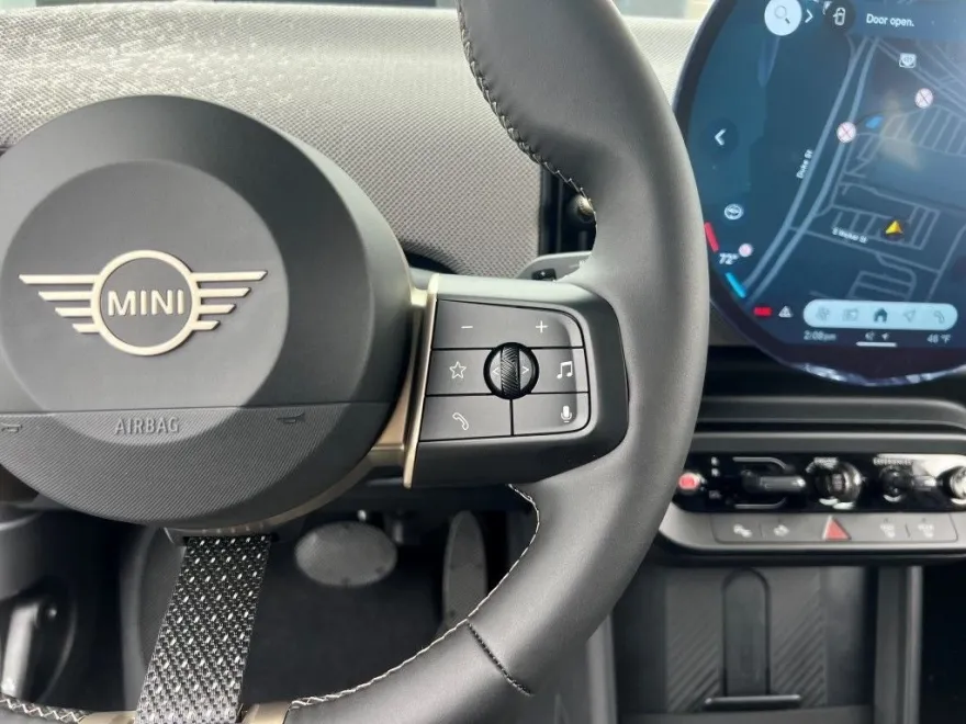 2025 Mini Cooper Signature photo 17
