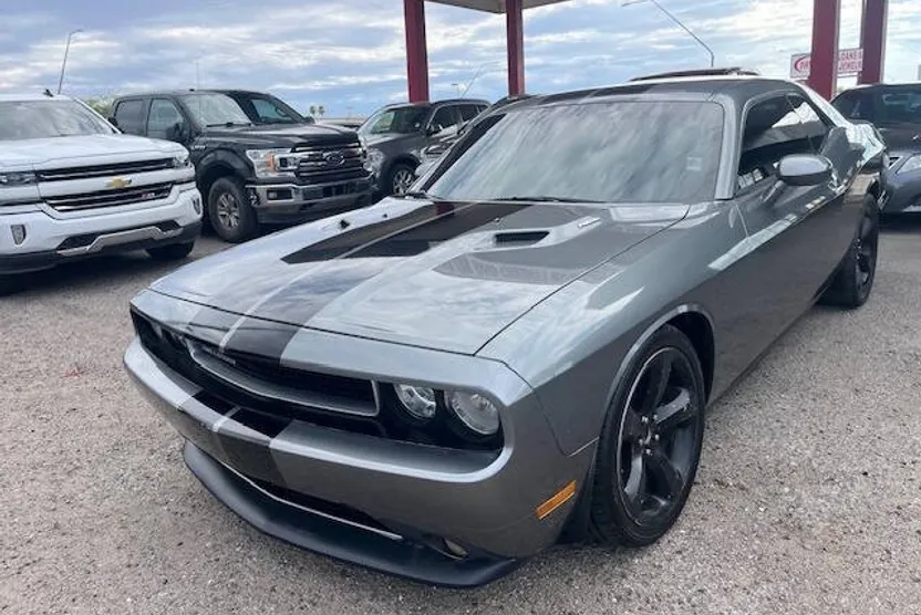 2012 Dodge Challenger R/T photo 1