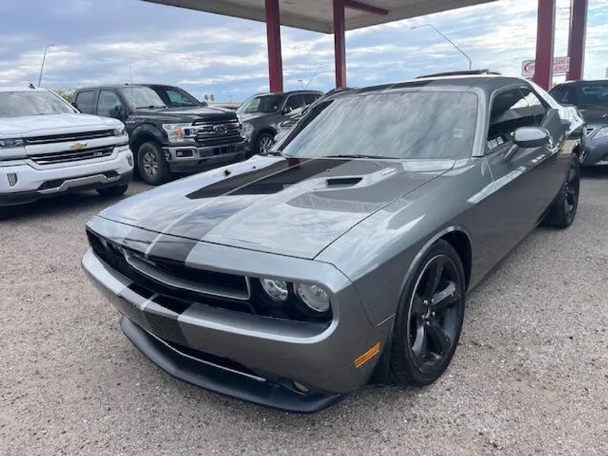 2012 Dodge Challenger R/T photo 1