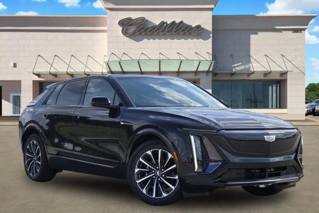 2025 Cadillac Lyriq Sport photo 1