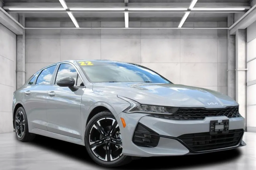 2022 Kia K5 GT-Line photo 1