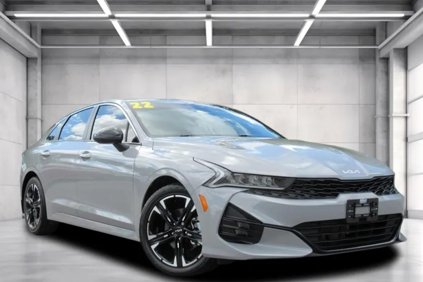 2022 Kia K5 GT-Line photo 1