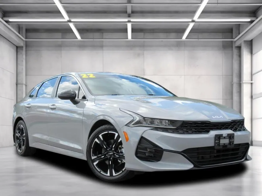 2022 Kia K5 GT-Line photo 1