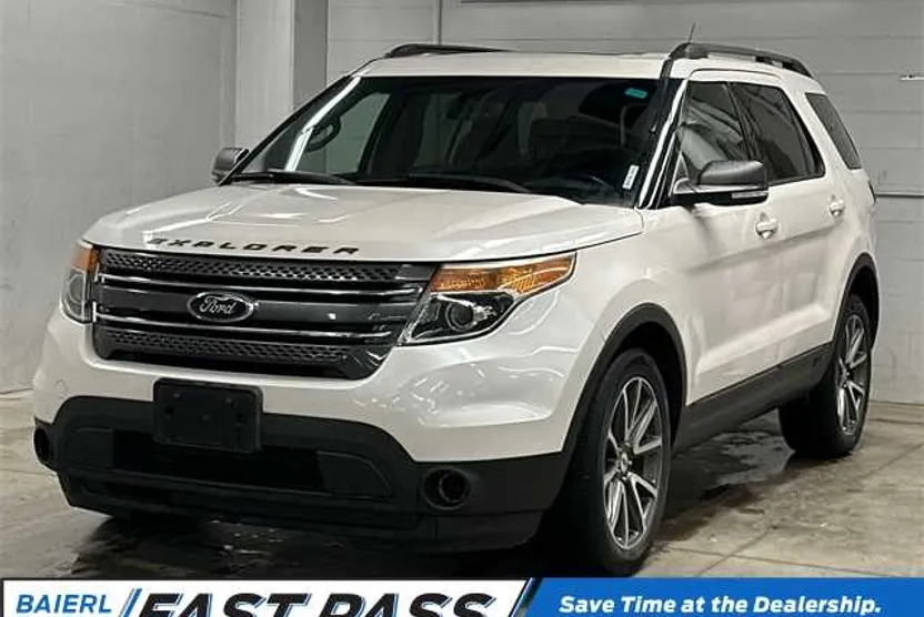 2015 Ford Explorer XLT photo 1