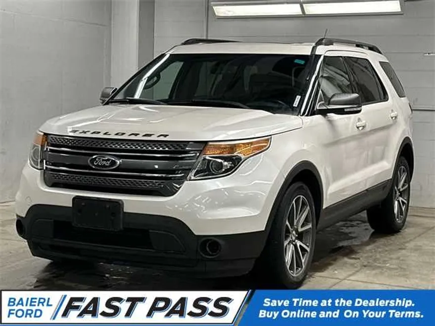 2015 Ford Explorer XLT photo 1