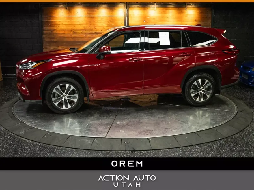 2020 Toyota Highlander XLE photo 1