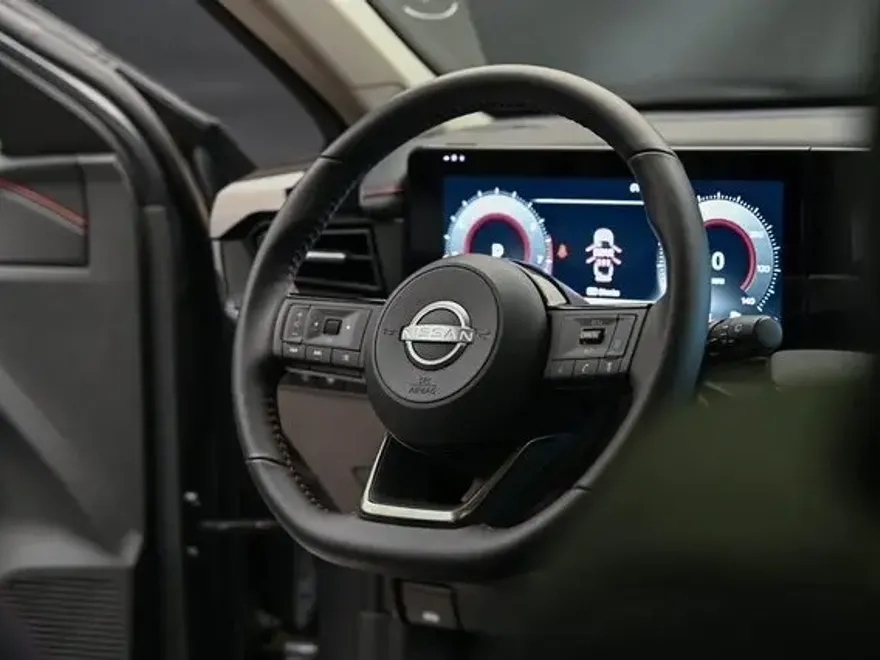 2025 Nissan Kicks SR photo 12