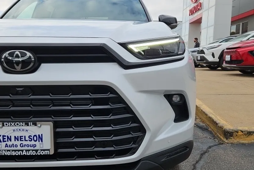 2026 Toyota Grand Highlander Hybrid photo 1