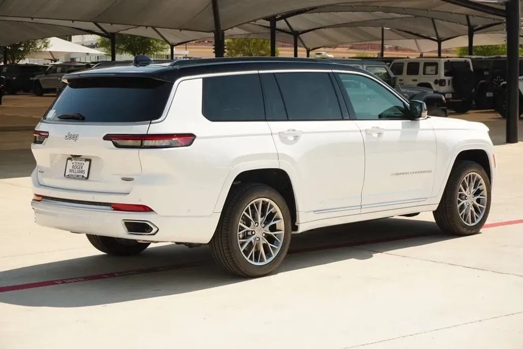 2025 Jeep Grand Cherokee L Summit photo 1