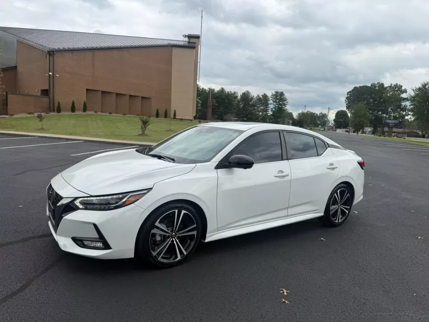 2021 Nissan Sentra SR photo 2