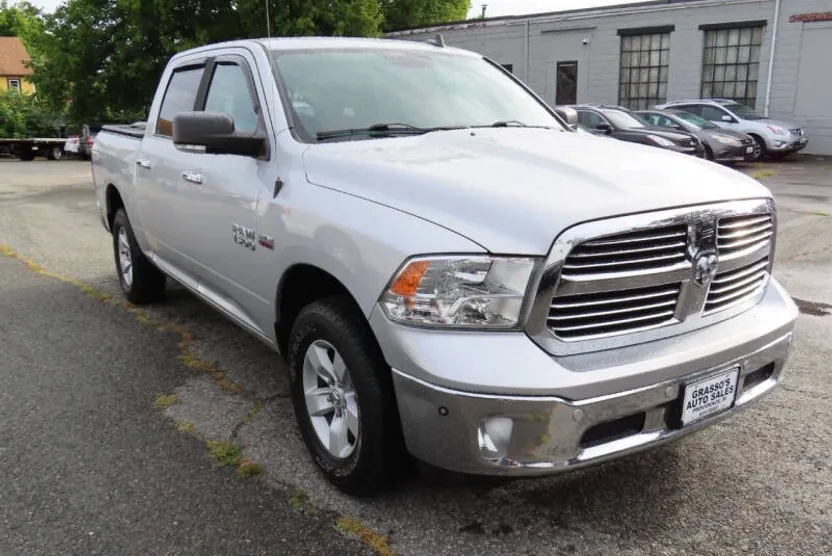 2016 Ram 1500 SLT photo 1