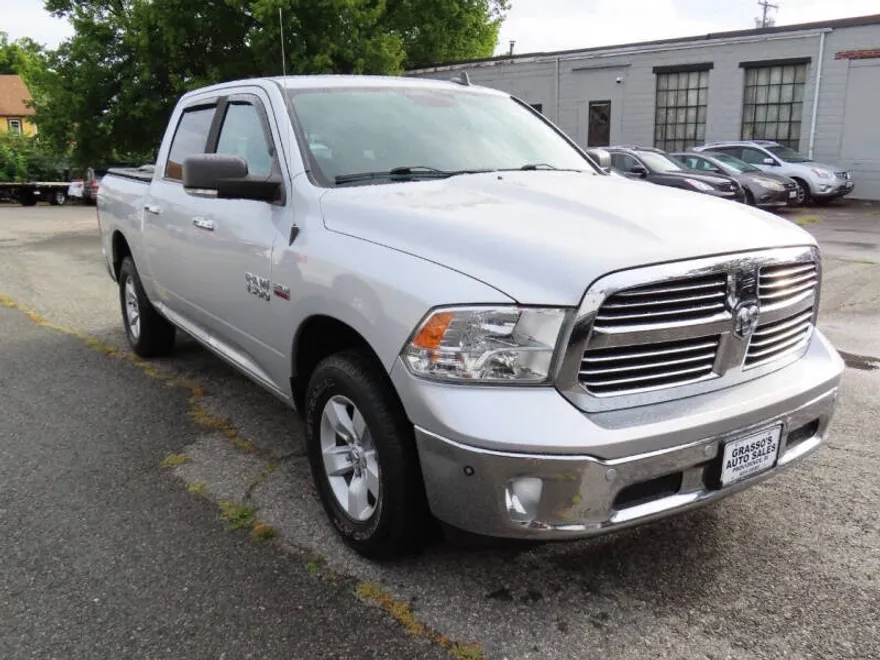 2016 Ram 1500 SLT photo 1