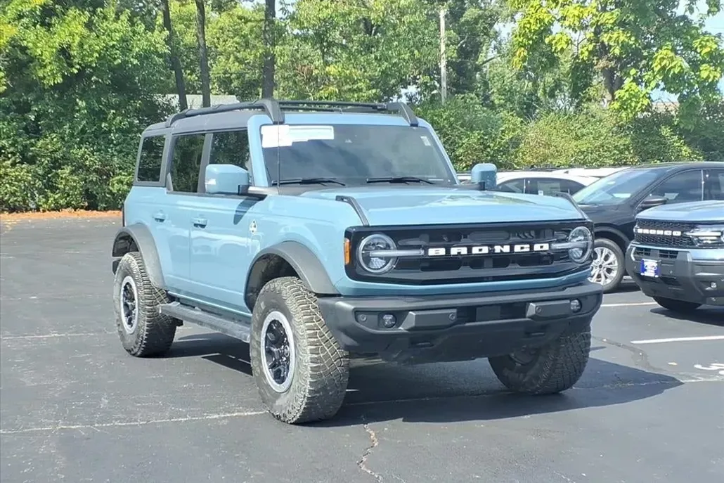 2023 Ford Bronco Outer Banks photo 1