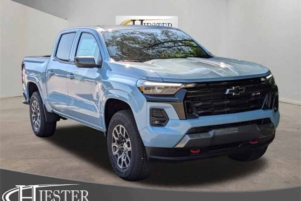 2025 Chevrolet Colorado Z71 photo 1