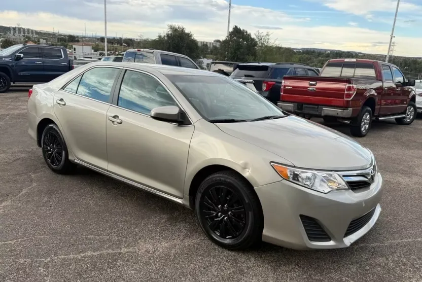 2014 Toyota Camry L photo 1