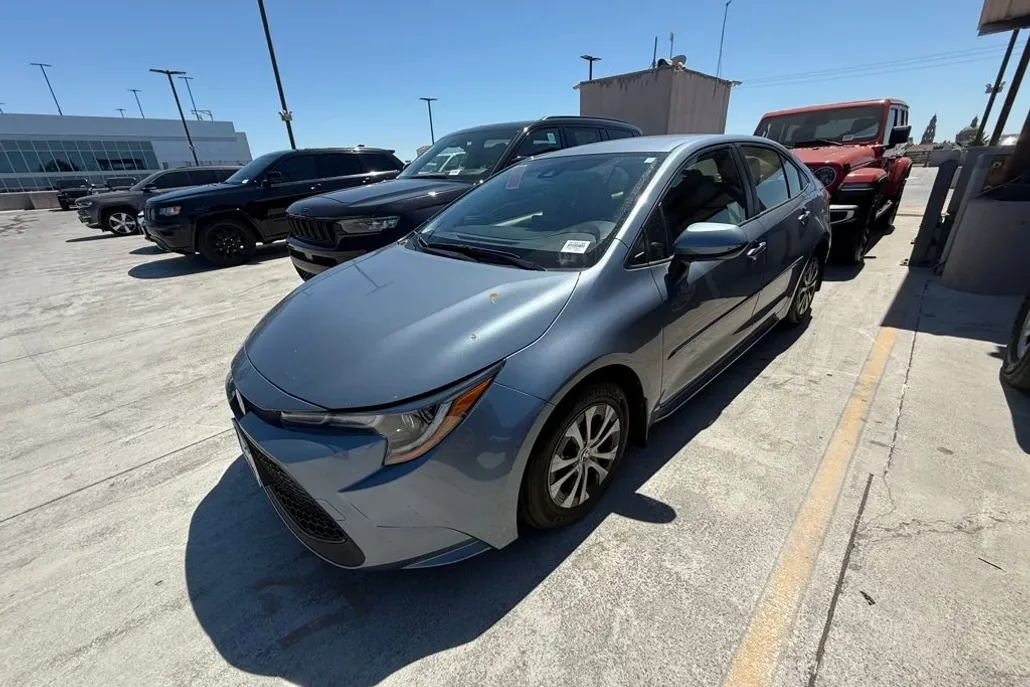 2022 Toyota Corolla Hybrid LE photo 1