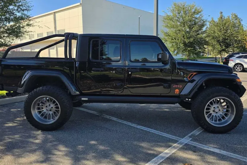 2021 Jeep Gladiator Sport S photo 1