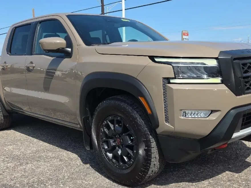 2023 Nissan Frontier Crew Cab PRO-X photo 1