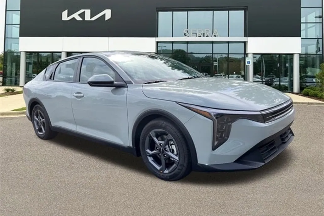 2025 Kia K4 LXS photo 1
