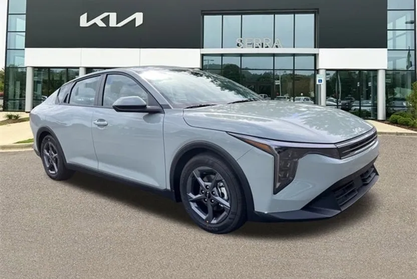 2025 Kia K4 LXS photo 1