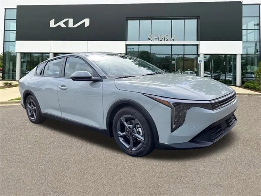 2025 Kia K4 LXS photo 1